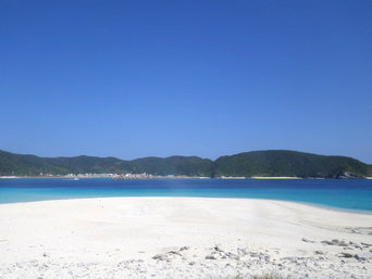 安慶名敷島の安慶名敷北のビーチ：まさに楽園のような光景が広がっています