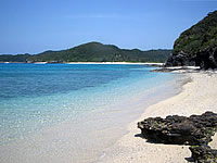 沖縄本島離島 安室島の安慶名敷島側の海２の写真