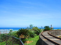 奄美大島のあやまる観光公園/海水プール/サイクル列車 - 海に突き出すレールが絵になる