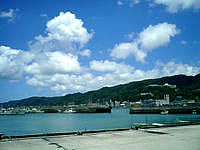 奄美大島の名瀬の町並み - 港でぼぉ〜っとするのも良いでしょう
