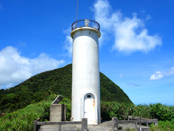 奄美大島の今井崎/今井崎灯台：今井崎のシンボルとなる灯台