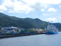 奄美大島の古仁屋港/幸福の鐘 - 与路島などへの船はこちら