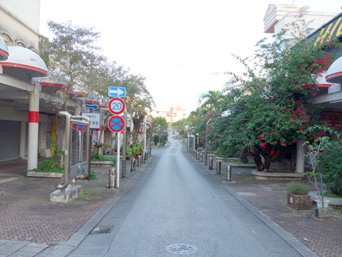 中部の中央パークアベニュー/コリンザ：沖縄で最も寂れた商店街かも？