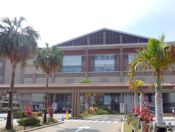 中部のイオンモール沖縄ライカム：ライカム交差点の新名所誕生！