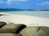 久米奥武島「畳石ビーチ」