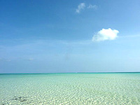 沖縄本島離島 久米奥武島の畳石沖の浅瀬の写真