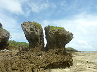 オーハ島のイチュンザ岩/イチュンザ島 - こんな面白い岩もあります