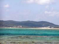 はての浜のメーヌ浜西 - オーハは目の前、久米島も近くに見えます