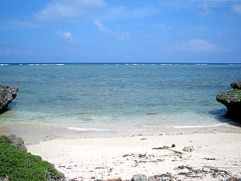 鳩間島の船原の浜