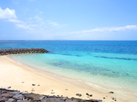 鳩間島の鳩間小中遊歩道の海 - のんびりするには最高の場所かも？
