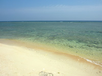鳩間島の立原浜 - 沖まで行くとタイドプール的なポイントも