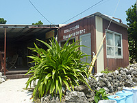 鳩間島のあだなしマリン/ヤマモトツアーズ - マリンサービス用の小屋もあります