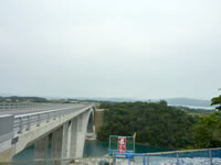 沖縄本島 北部のワルミ大橋の写真
