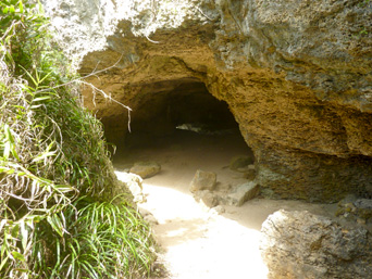 伊江島のニャティヤ/ニヤティヤ/ニヤテヤ洞窟/ビジル石