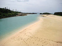 伊良部島の島と島の間 - 下地島側には手つかずのビーチが！