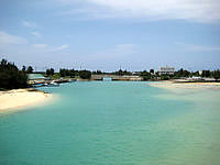 伊良部島の島と島の間 - 渡口の浜とは反対側の海もきれい！