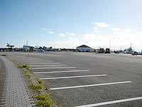 石垣島の旧・離島桟橋 - フェリー乗り場近くの駐車場はガラガラ