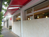 石垣島の辺銀食堂/ぺんぎん食堂 - 開放的だったお店が今は壁で閉鎖的に