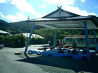 加計呂麻島の西阿室の集落 - 奄美にはやたら相撲の土俵がある