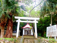 加計呂麻島の実久三次郎神社