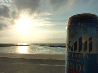 喜界島のスギラビーチからの朝日と夕日 - ここでビールを飲んで夕時を過ごすのは良いかも