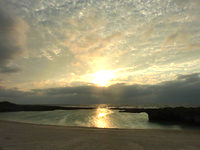 喜界島のスギラビーチからの朝日と夕日 - 見る位置を変えて夕日のベストポイントを見つけよう