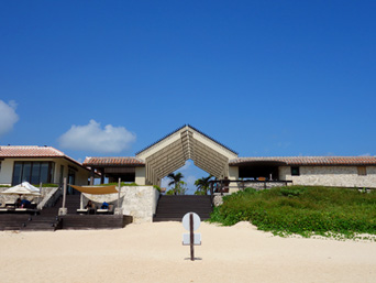 小浜島のはいむるビーチハウス/はいむるぶしビーチハウス：このビーチハウスが特徴的