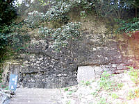古宇利島の古宇利島 村墓 - 壁一面がお墓になっているようです