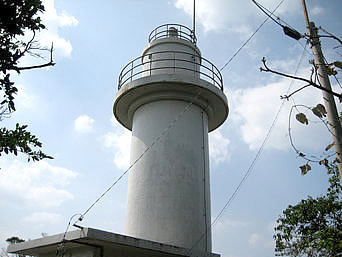 古宇利島の古宇利灯台：灯台としては立派な方です
