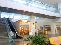 久米島の久米島空港 - ターミナルは2階建てもあまり意味無い2階
