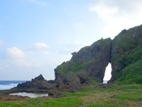 久米島のミーフガー/女岩