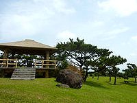 久米島の登武那覇園地上 - 最上部にも吾妻屋はあります