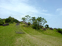 久米島の登武那覇園地上 - 最上部まで目指しましょう