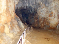 久米島のヤジャーガマ洞窟/鍾乳洞