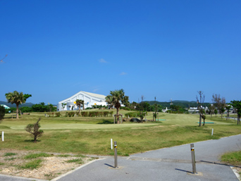 久米島の久米島シーサイドパークゴルフ場/久米島町多目的広場：久米島にもゴルフ場がありました