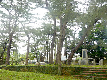 南大東島の玉置半右衛門記念碑