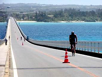 宮古島の展望スペース(トライアスロンバイクコース)：トライアスロンのバイク観戦に最高です