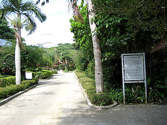 宮古島の宮古島市熱帯植物園：熱帯植物園入口（出入り自由）
