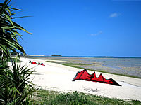 沖縄本島 南部の百名ビーチの写真
