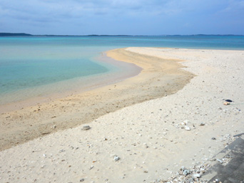 大神島の西の砂浜/パマサス/マウケー/カーキヌパー：砂の岬が特徴的な浜です