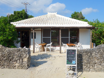 竹富島のカフェ＆ダイナー いるとぅーざ（旧しんめぇなぁび）