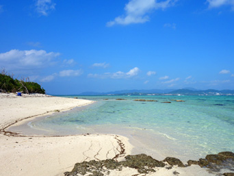 竹富島の東崎/ナーラサ浜とアイヤル浜の間：砂の岬はかなり綺麗です