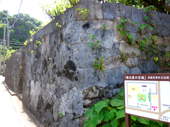 渡嘉敷島の根元家の石垣