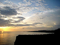 与那国島の馬鼻崎の朝日 - 夏場は北側から朝日が昇ります