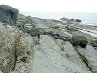 与那国島のクブラフルシ - このダイナミックな岩肌も特徴