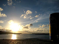 与那国島のナンタ浜の夕日 - 祖内でビールを買ってナンタ浜で飲む！