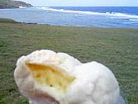 与那国島の手作りパンの店 パネス - 赤ちゃんのおしりはカスタードクリーム
