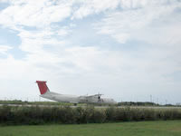 与論島の与論空港 - 基本的に就航している飛行機はプロペラ機