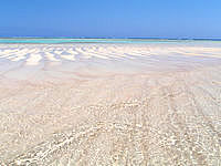 与論島の百合ヶ浜 - 砂浜が顔を出した百合ヶ浜