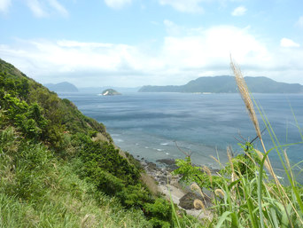 与路島の大縄/ナブリュウ崎：高台の岬から他の離島を望めます